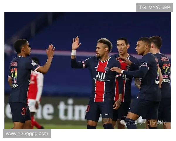 巴黎圣日耳曼直播中惊现争议红牌引热议